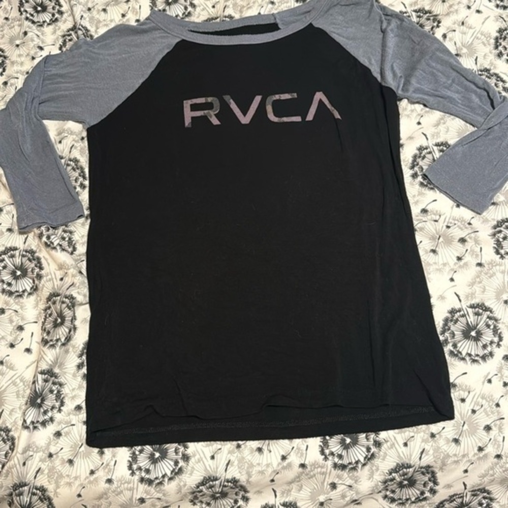 RVCA || 3/4 Sleeve Baseball T-Shirt w/ Camo RVCA Logo (S)